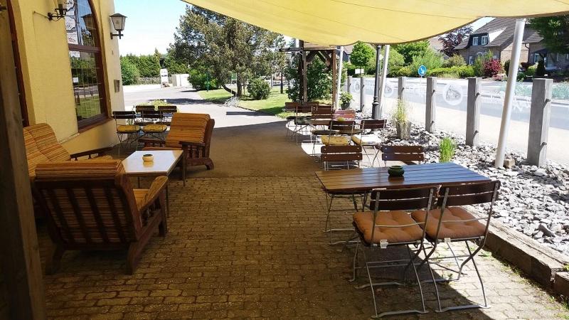 Land Gut Hotel Zum Alten Forsthaus - Teras