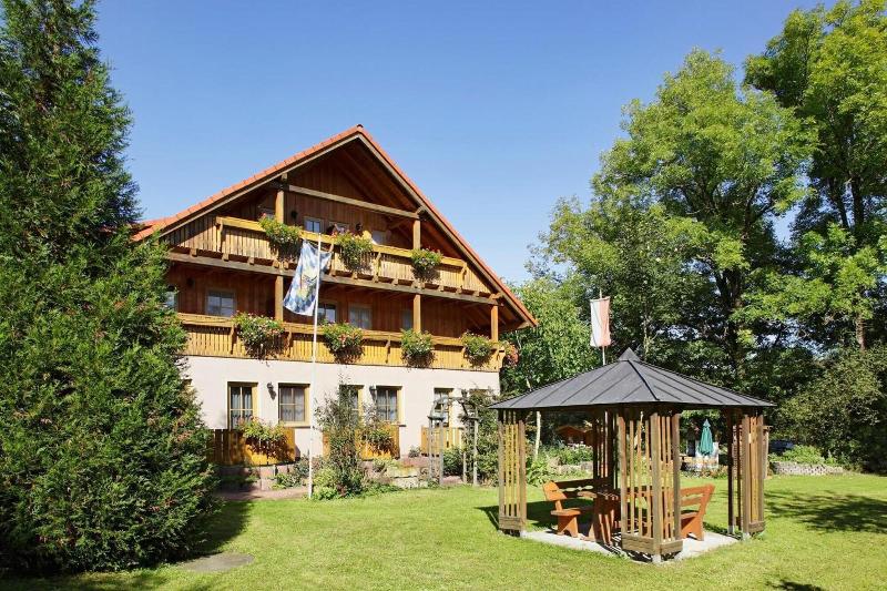 Land- und Aktivhotel Altmühlaue - Genel