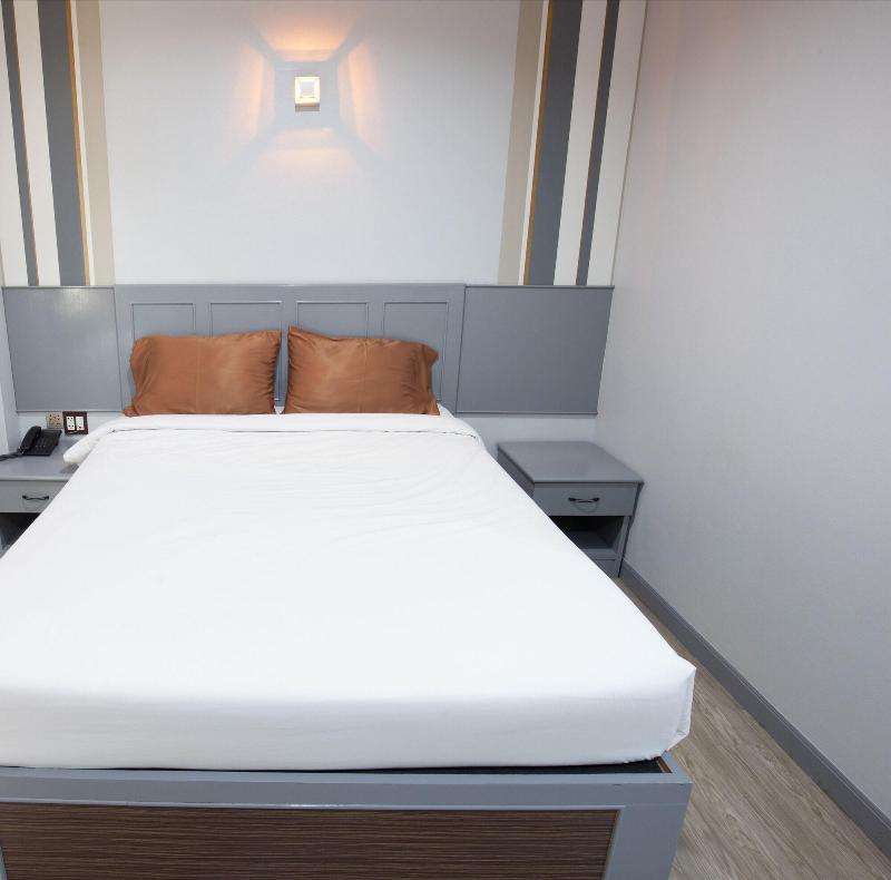 Golden House Hotel Sakaeo - Oda