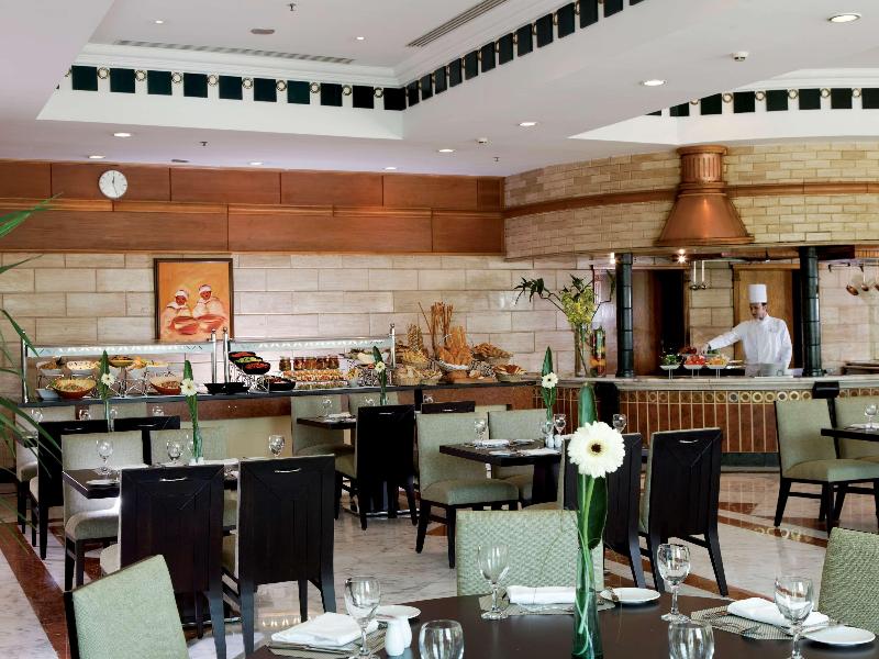Movenpick Hotel Cairo-Media City - Restoran
