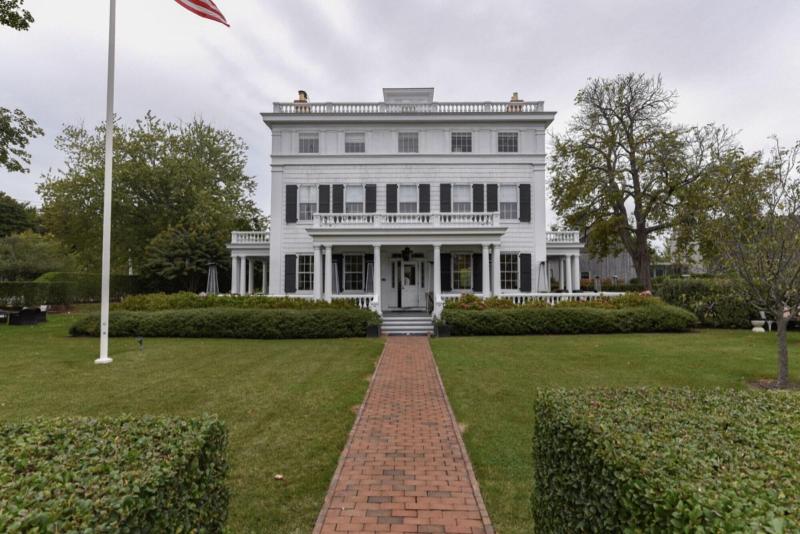 Topping Rose House - Genel