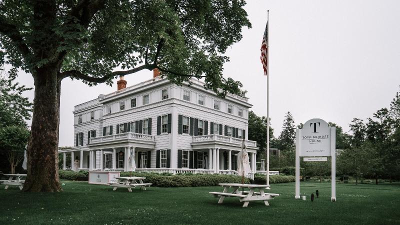 Topping Rose House - Genel