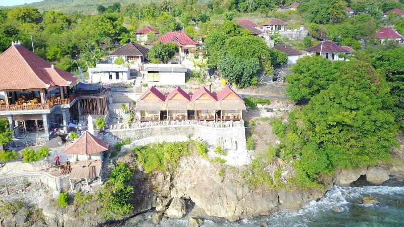 Malibu Huts - Genel