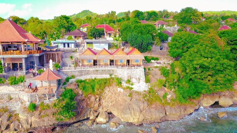 Malibu Huts - Genel