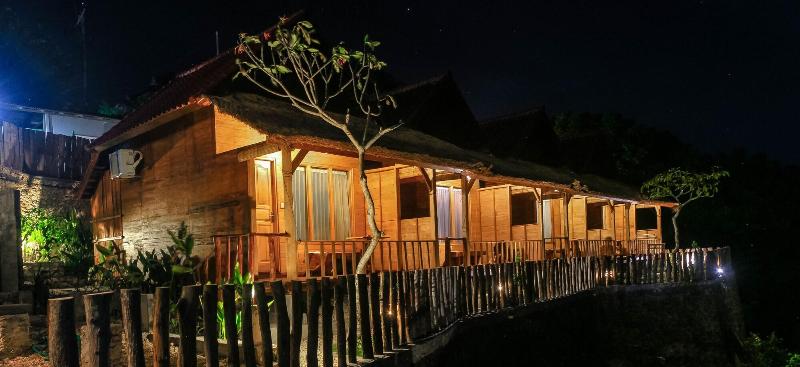 Malibu Huts - Genel