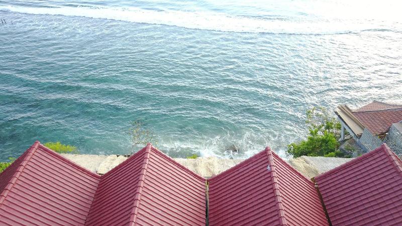 Malibu Huts - Genel