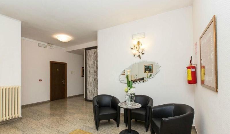 Hotel Corona - Lobi