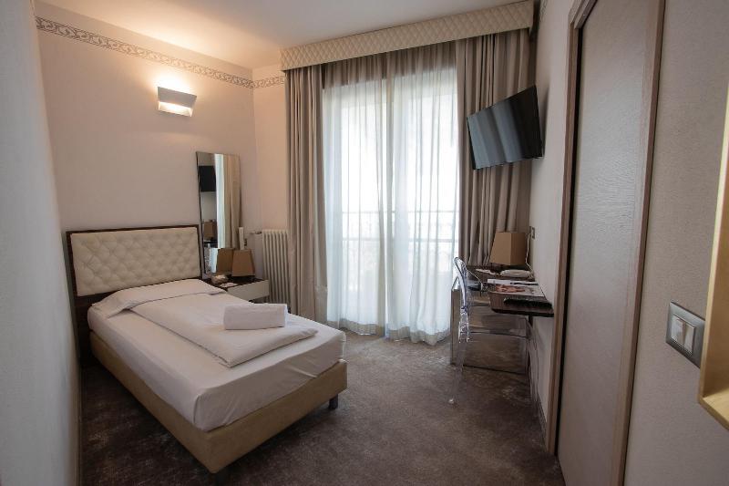 Hotel Corona - Oda
