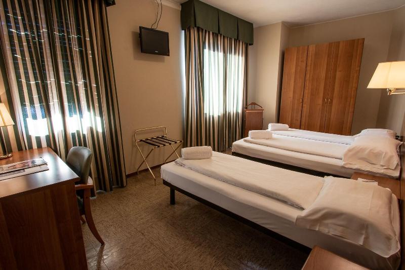 Hotel Corona - Oda