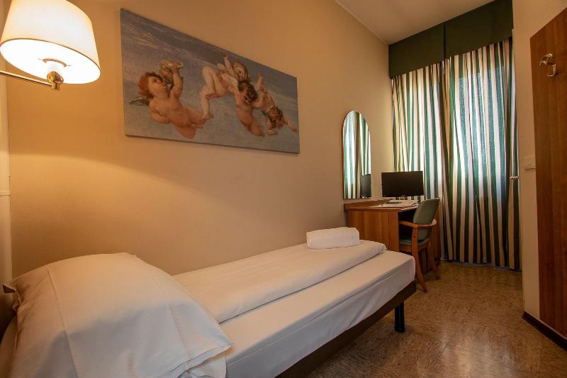 Hotel Corona - Oda