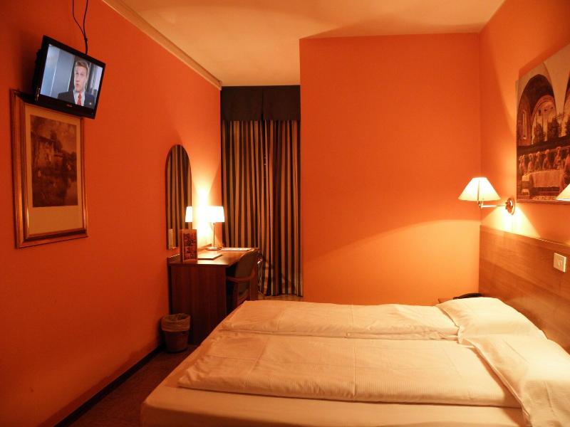 Hotel Corona - Oda