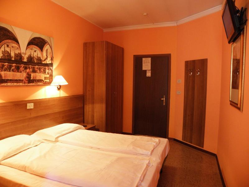 Hotel Corona - Oda