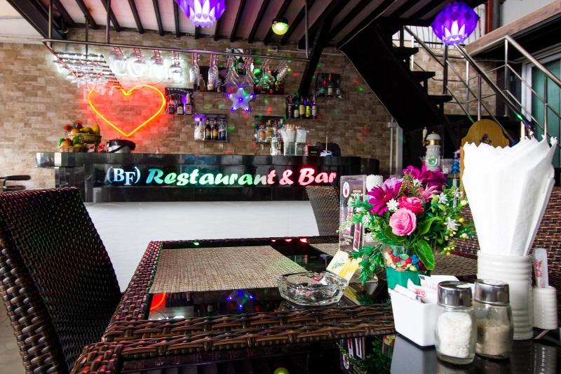 The Beach Front Resort Pattaya - Bar