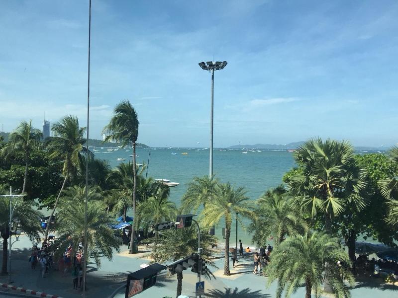 The Beach Front Resort Pattaya - Genel