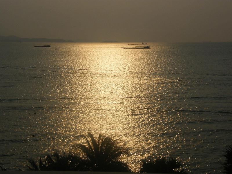 The Beach Front Resort Pattaya - Genel