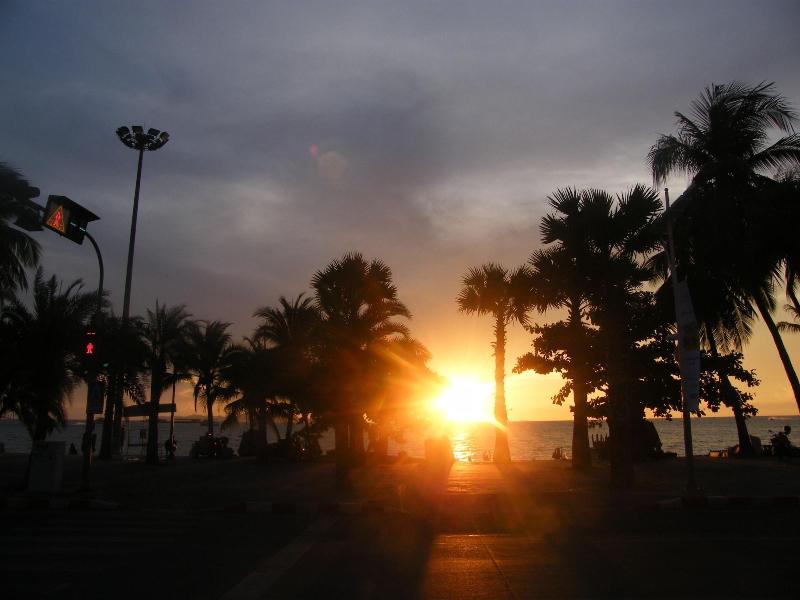 The Beach Front Resort Pattaya - Plaj