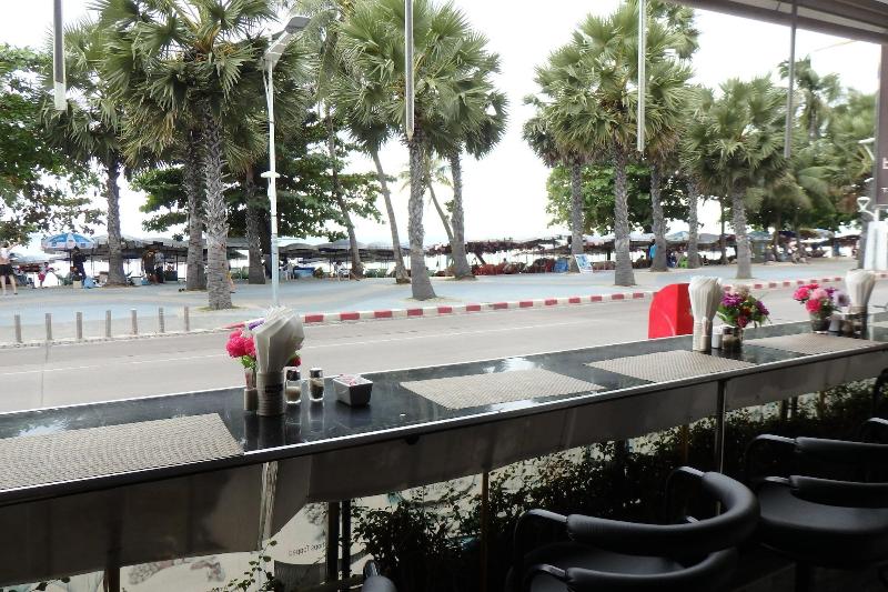 The Beach Front Resort Pattaya - Teras