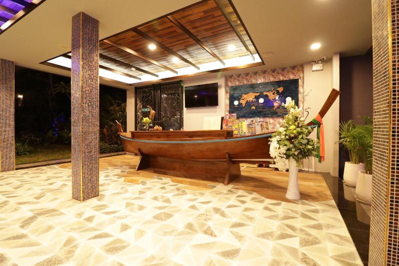 The Scene Cliff View Villas - Lobi