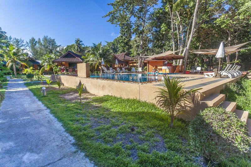 Lanta Pearl Beach Resort - Havuz