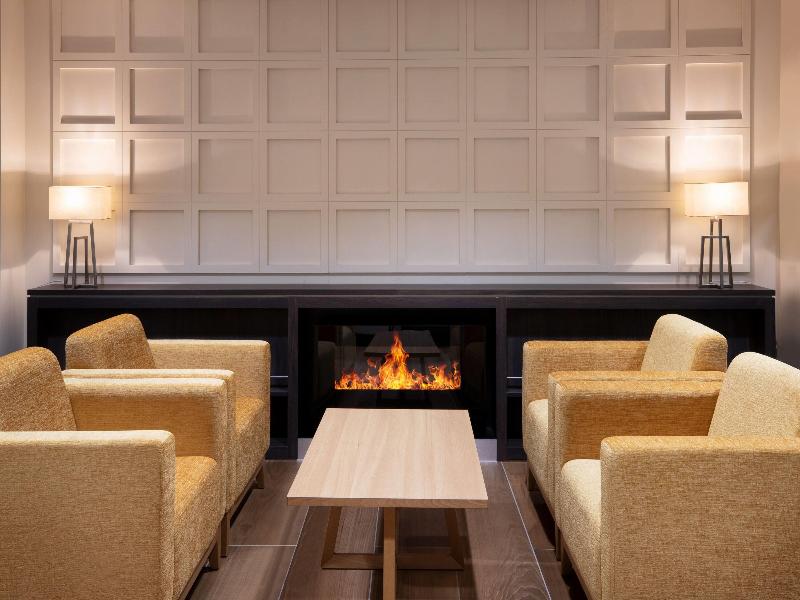 Ramada by Wyndham Leeds East - Lobi