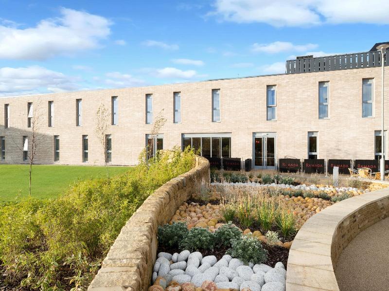 Ramada by Wyndham Leeds East - Genel