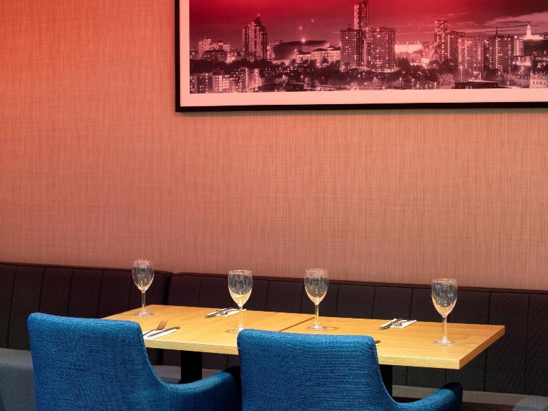 Ramada by Wyndham Leeds East - Restoran