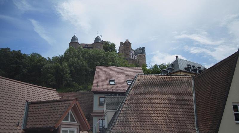 La Flamme Wertheim Garni - Oda