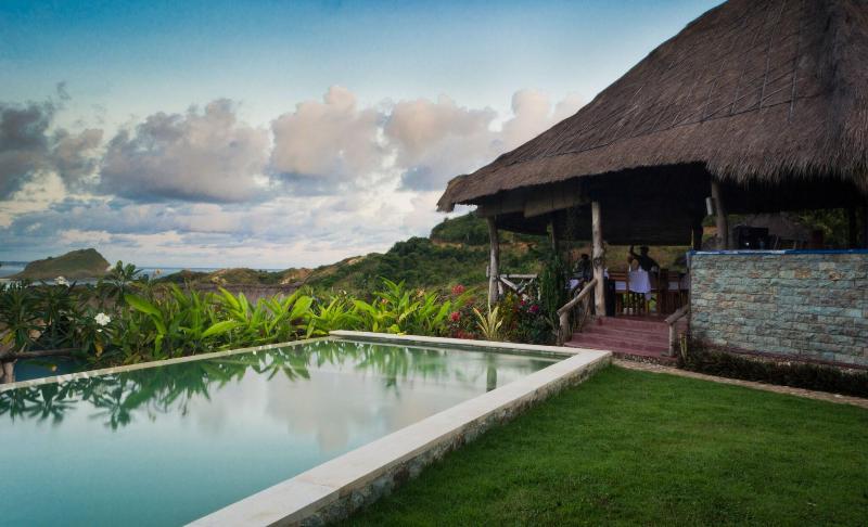 Blue Monkey Villas Resort & Ocean View - Havuz