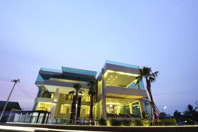 The Beverly Hills - Genel