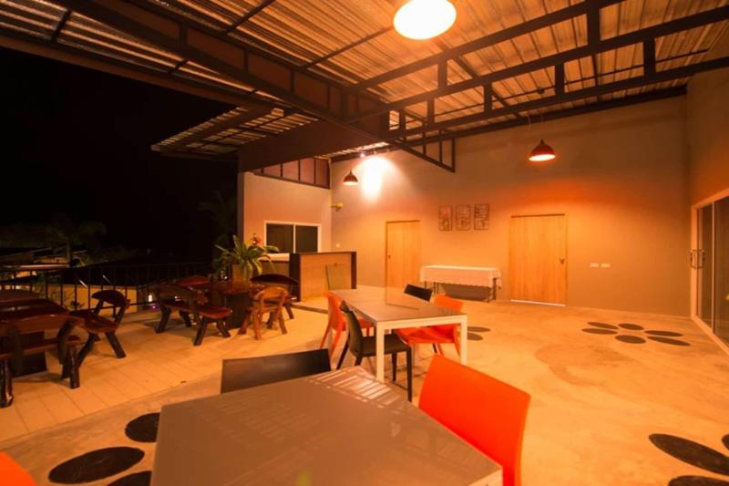 Lemon Chalet Kaeng Krachan Resort - Restoran