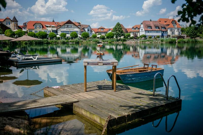 Seehotel Niedernberg - Das Dorf am See - Genel