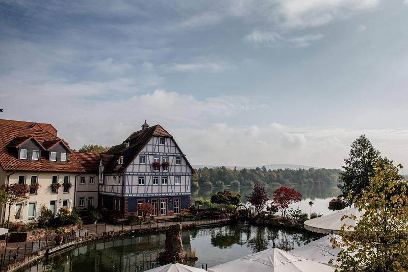 Seehotel Niedernberg - Das Dorf am See - Genel