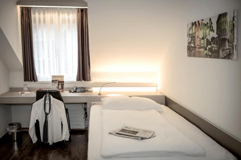 Hotel Alexander - Oda