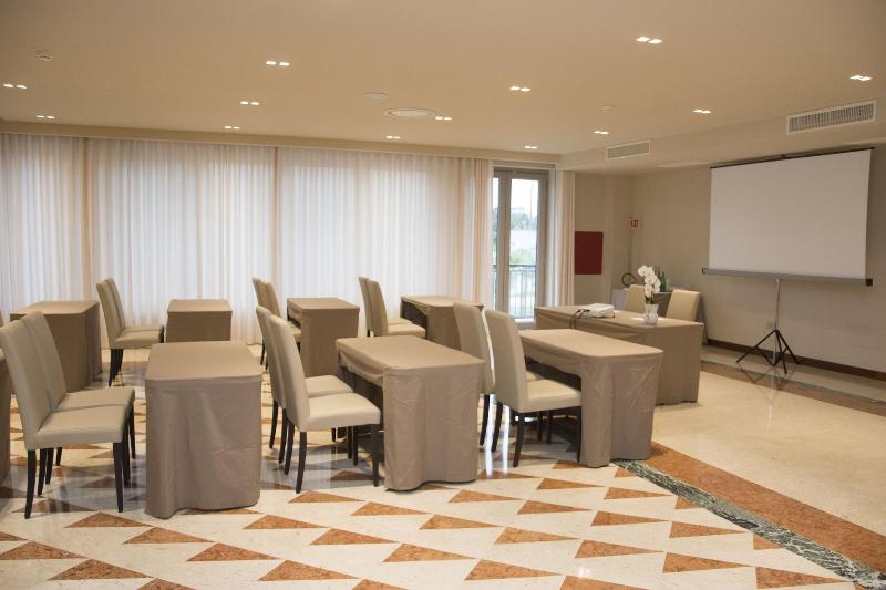 Hotel Commercio - Restoran