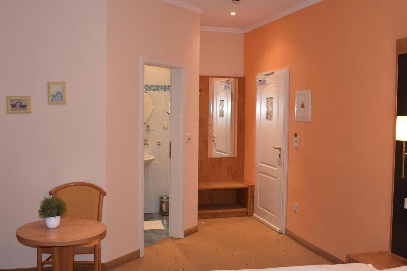 Hotel Am Bahnhof - Lobi