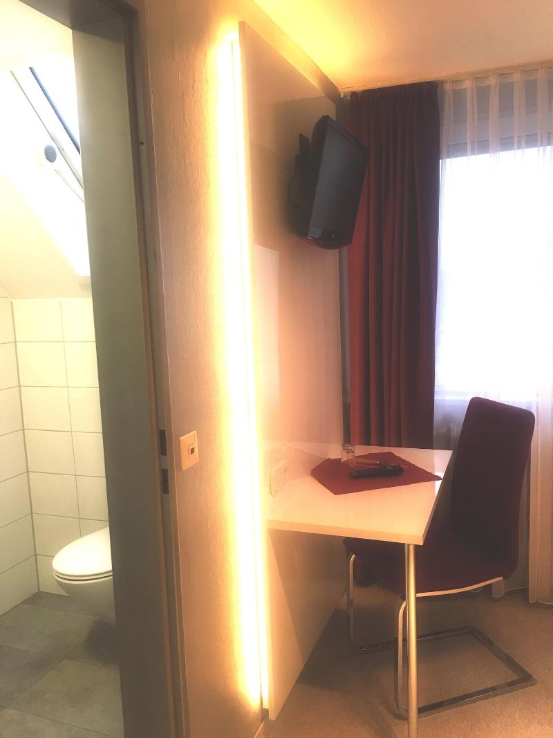 Hellers Twenty Four 2 (24H Self-Check-In) - Oda