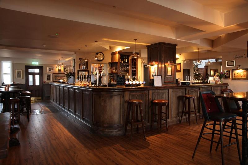 The Jug & Bottle - Lobi