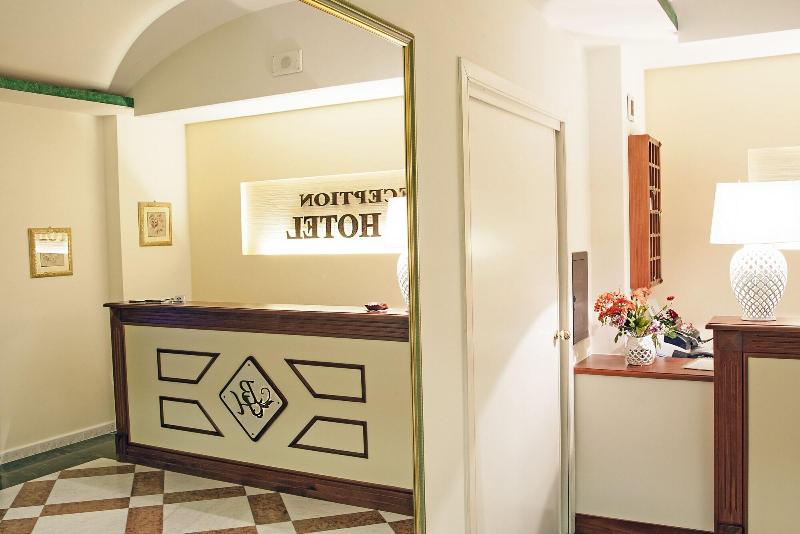 Blu Hotel - Lobi