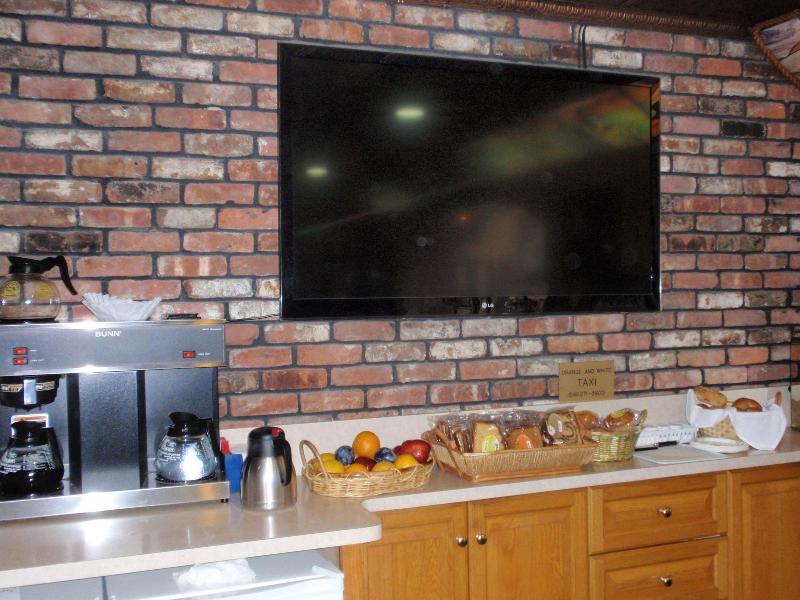 Chalet Inn & Suites Centerport - Lobi
