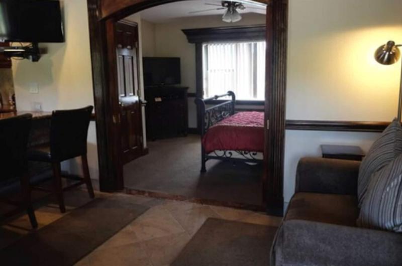 Chalet Inn & Suites Centerport - Oda