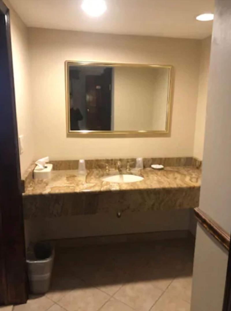 Chalet Inn & Suites Centerport - Oda