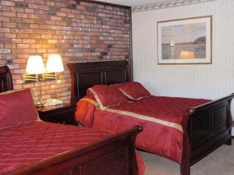 Chalet Inn & Suites Centerport - Oda