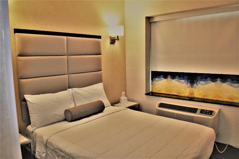 7 Days Hotel Bronx - Genel