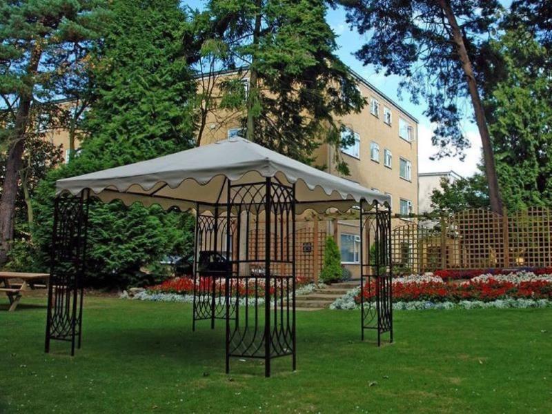 Carrington House - Genel