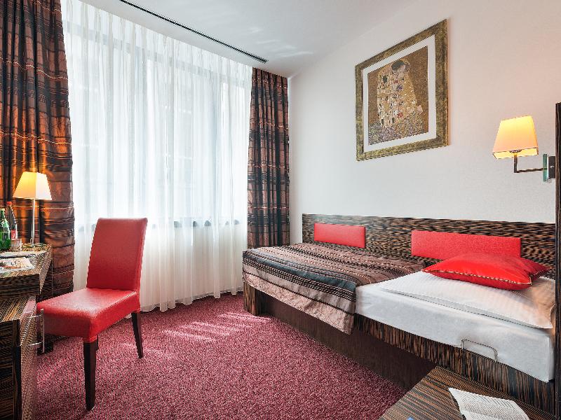 EA Hotel Crystal Palace - Oda