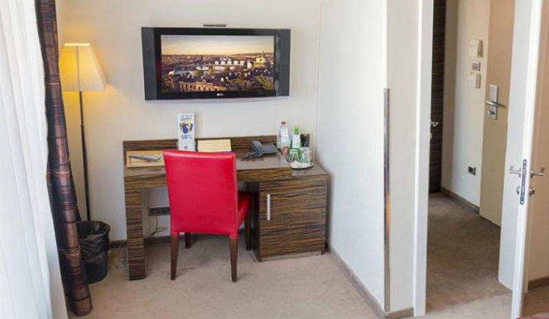EA Hotel Crystal Palace - Oda