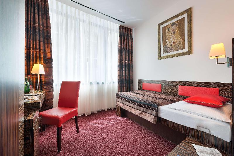 EA Hotel Crystal Palace - Oda
