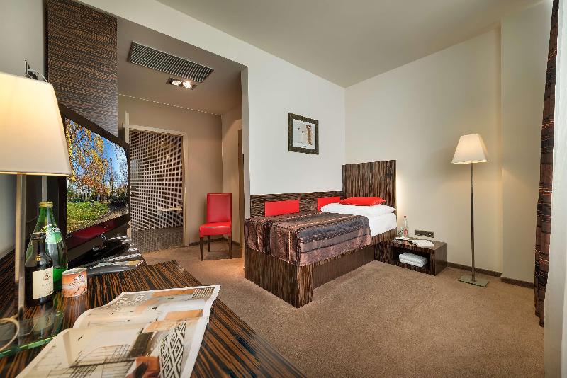 EA Hotel Crystal Palace - Oda