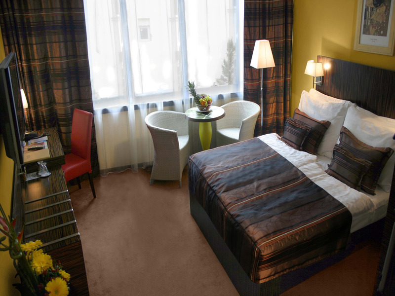 EA Hotel Crystal Palace - Oda