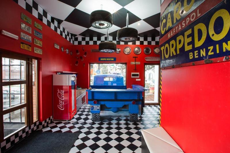 Retro Hotel Garage - Aktivite